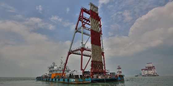 香港機(jī)場3204標(biāo)段地基處理—水下塑料排水板加固軟基專用插板船