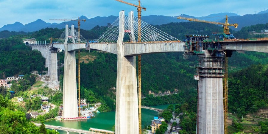 預(yù)應(yīng)力魚腹式基坑鋼支撐：重慶阿蓬江特大橋